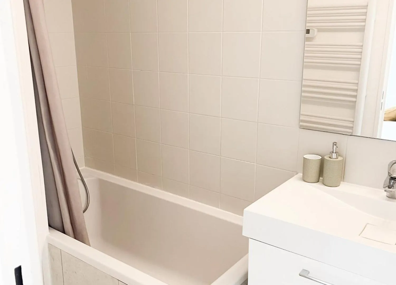 1 Bedroom Sea View, Swimming Pool, Beach On Foot, Parking Αντίμπ 0*,  Γαλλία