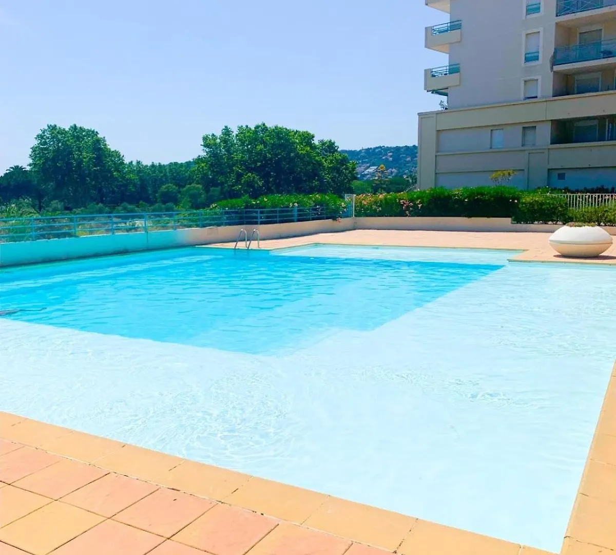 1 Bedroom Sea View, Swimming Pool, Beach On Foot, Parking Antibes